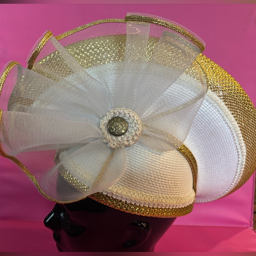 Vintage Unbranded White & Gold Fascinators Hat Funeral, Kentucky Derby Church